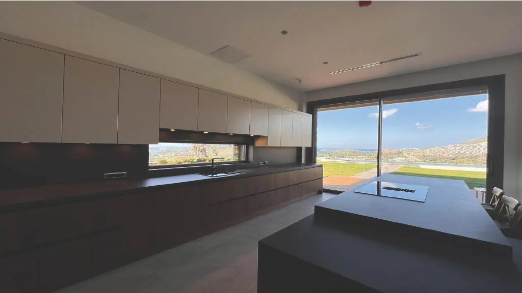 Fitted kitchen