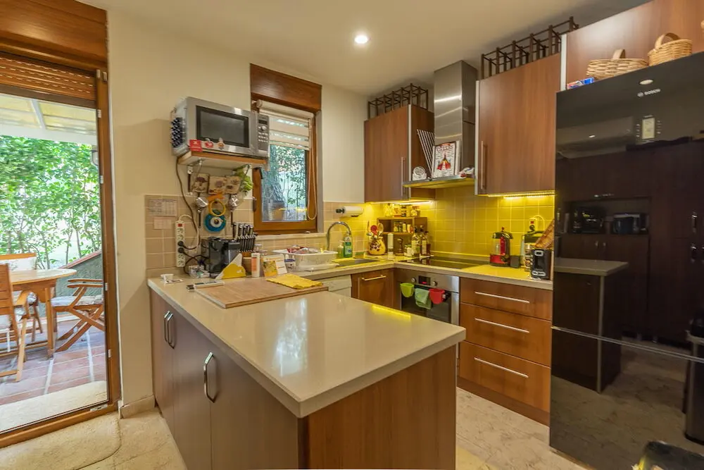 Fitted kitchen