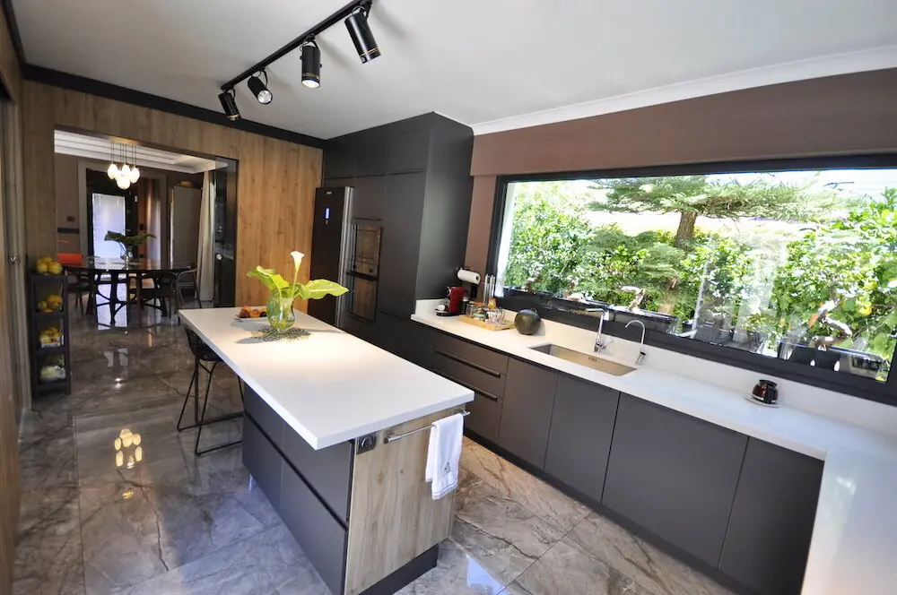 Fitted kitchen