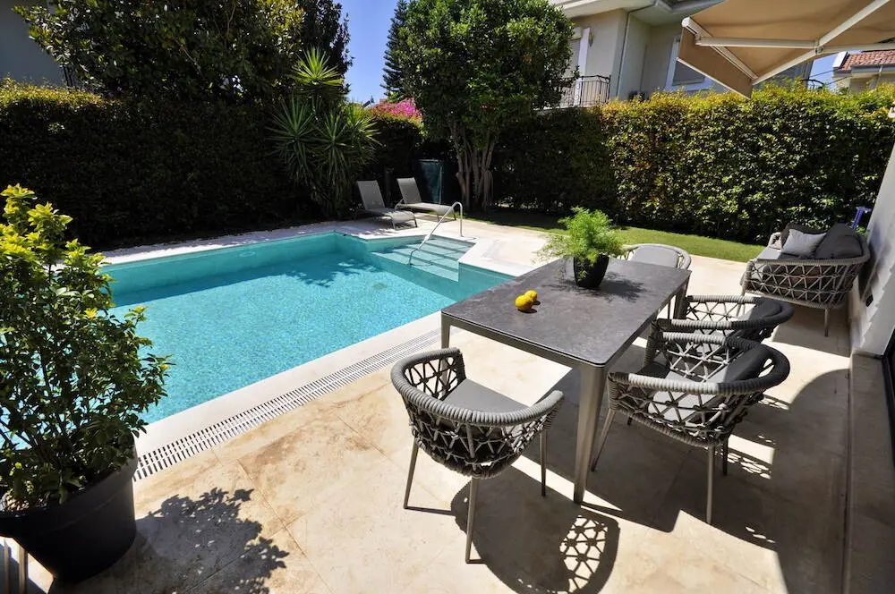 Swimming pool