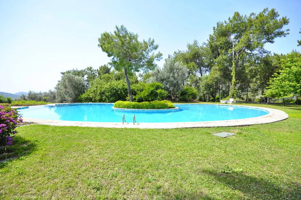 Swimming pool