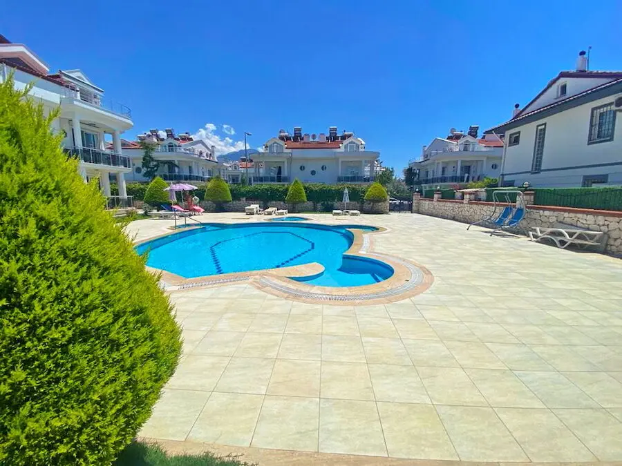 Complex in Calis