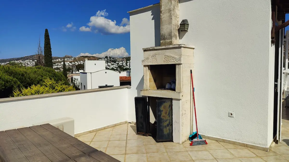 Built-in barbecue