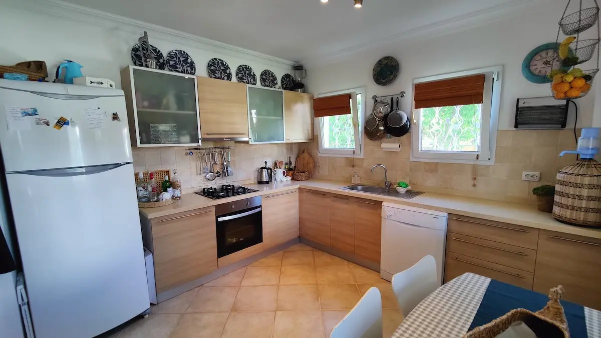 Fitted kitchen