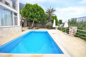 فيلا رائعة بإطلالة بحرية خلابة للبيع بمنطقة كيزيلتاش في كالكان.